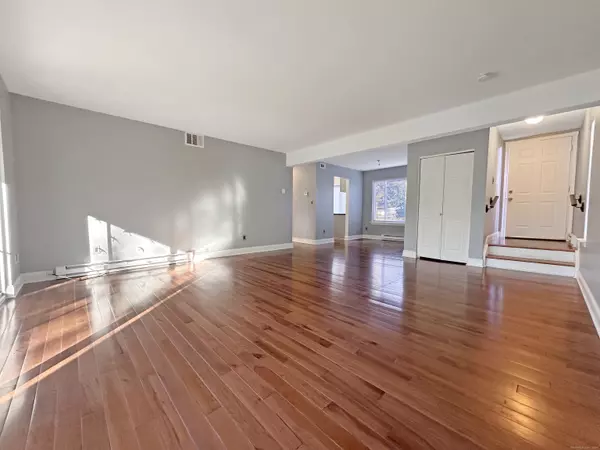 South Windsor, CT 06074,109 Candlewood Drive #109