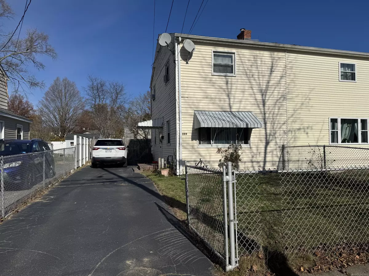 Stratford, CT 06615,209 McGrath Court