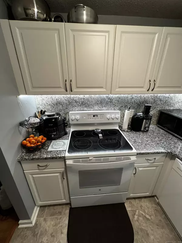 Middletown, CT 06457,57 Burgundy Hill Lane