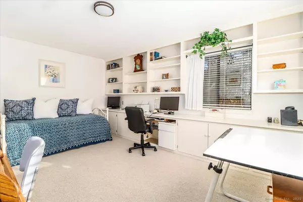 Southbury, CT 06488,25 Heritage Crest #C