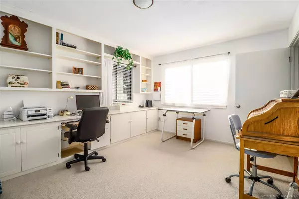 Southbury, CT 06488,25 Heritage Crest #C