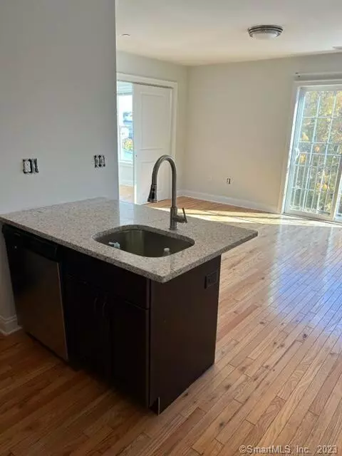 Stamford, CT 06907,965 Hope Street #302