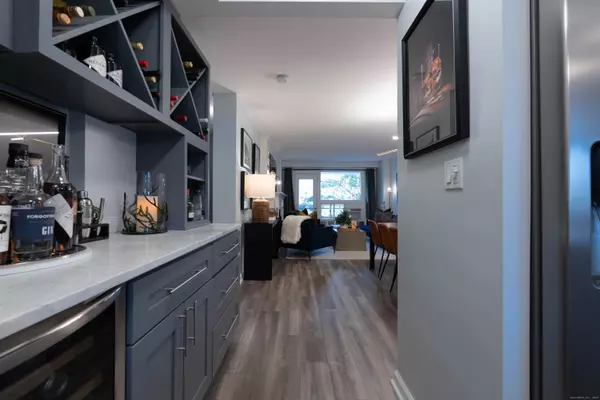 Stamford, CT 06902,91 Strawberry Hill Avenue #APT 129