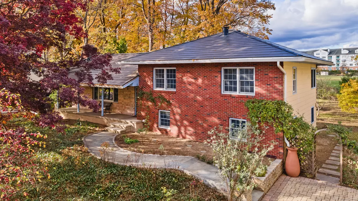 Stamford, CT 06902,34 Davenport Drive