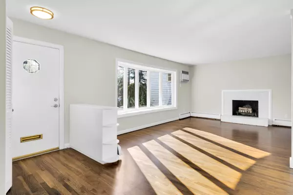 West Hartford, CT 06117,26 Seminole Circle