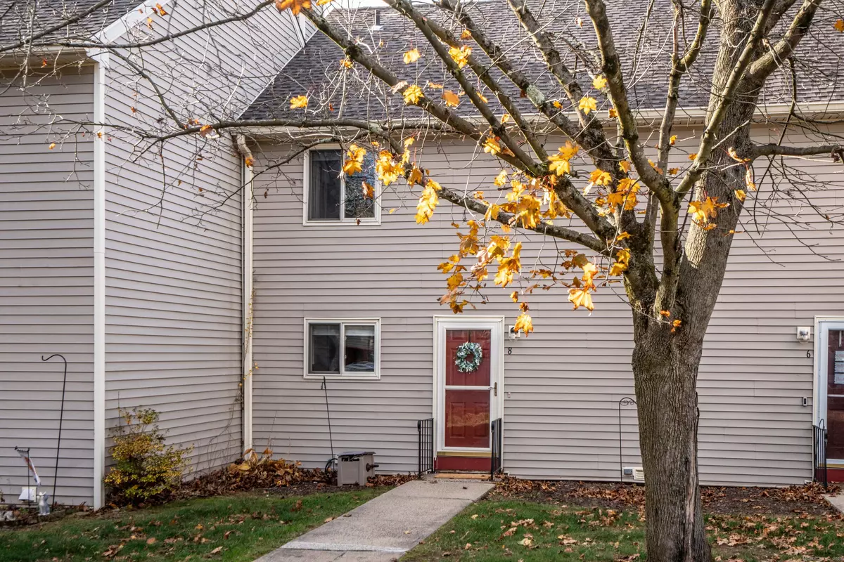 Cromwell, CT 06416,8 Mohawk Court