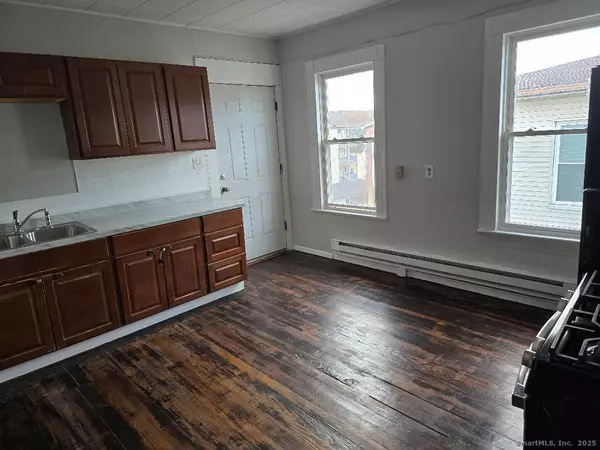 Waterbury, CT 06706,133 South Street #3