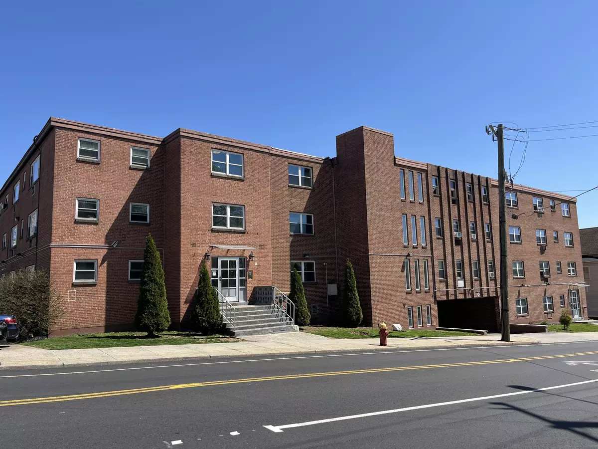 Meriden, CT 06451,32 Cook Avenue #106