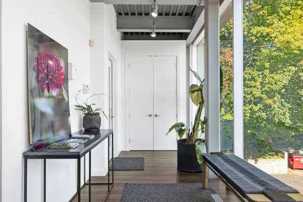 New Canaan, CT 06840,215 Elm Street