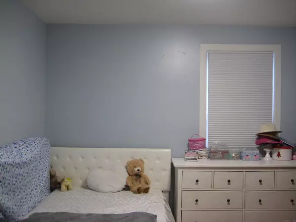 Bridgeport, CT 06606,90 Tom Thumb Street