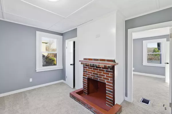 East Hampton, CT 06424,76 Skinner Street