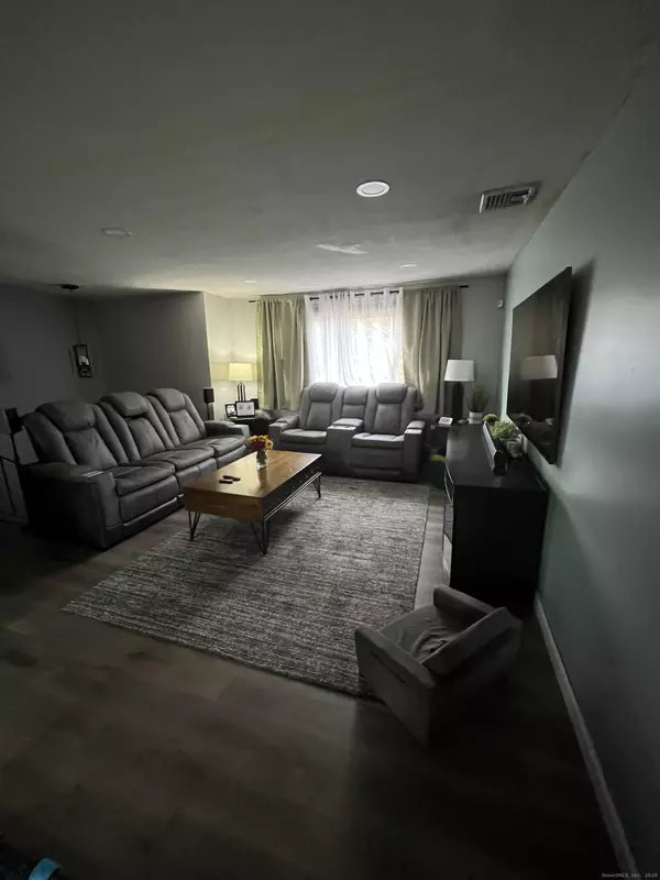 Wallingford, CT 06492,80 School House Road