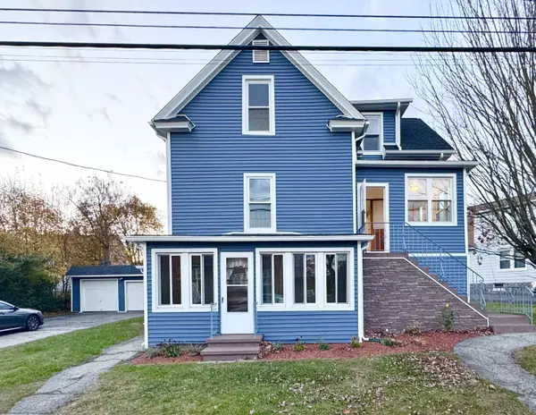 54 New Haven Avenue #3rd floor, Waterbury, CT 06708