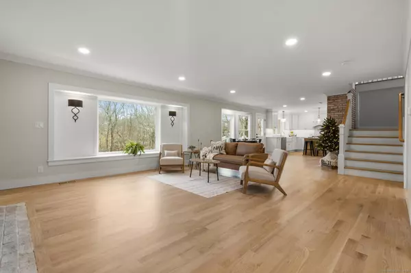 Shelton, CT 06484,4 Roaring Brook Lane