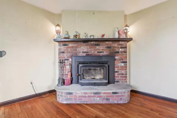 Stonington, CT 06379,16 Green Avenue