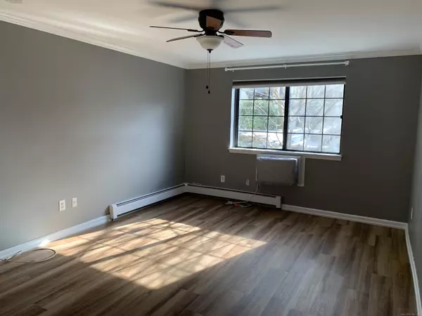 Norwalk, CT 06851,50 Aiken Street #APT 241