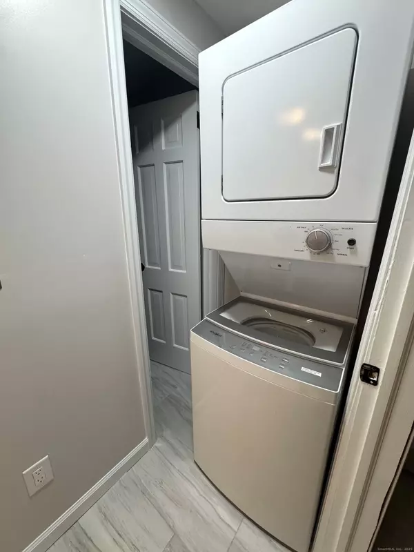 Norwalk, CT 06850,24 Woodbury Avenue #1A