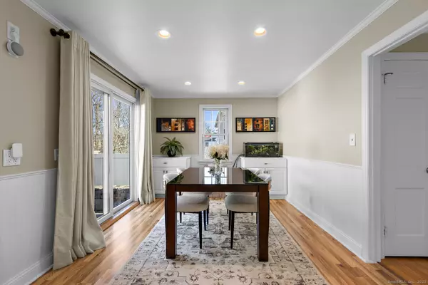 Darien, CT 06820,77 Maple Street