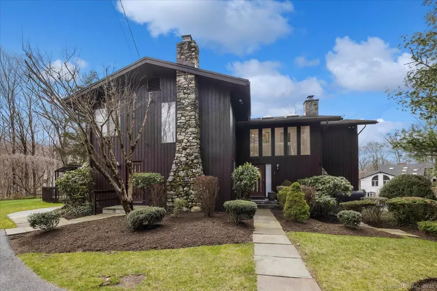 693 Den Road, Stamford, CT 06903