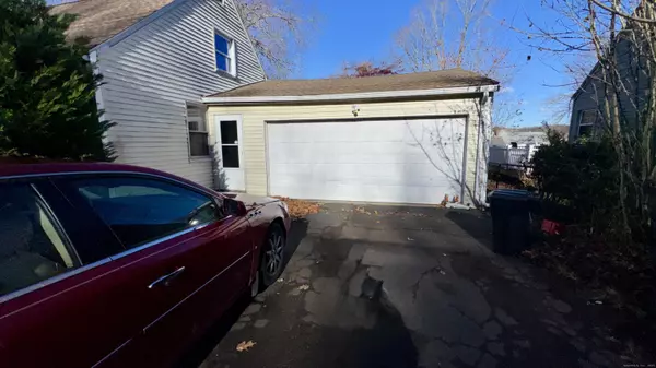 East Haven, CT 06512,9 Warwick Lane