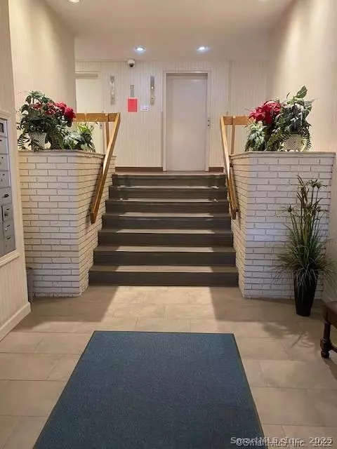 Danbury, CT 06811,34 Padanaram Road