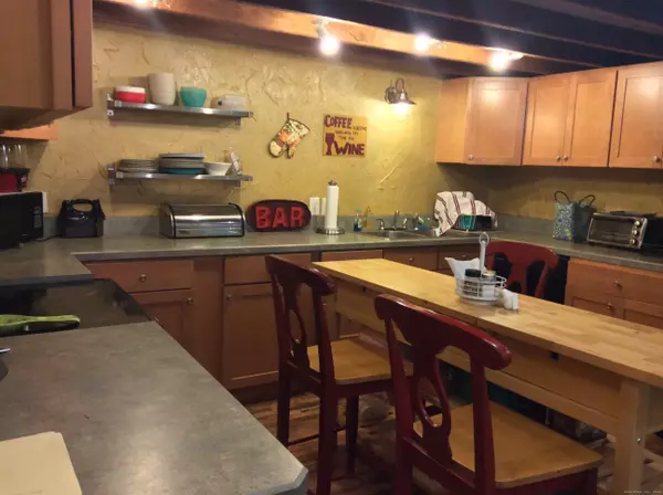 North Haven, CT 06518,1187 Mount Carmel Avenue