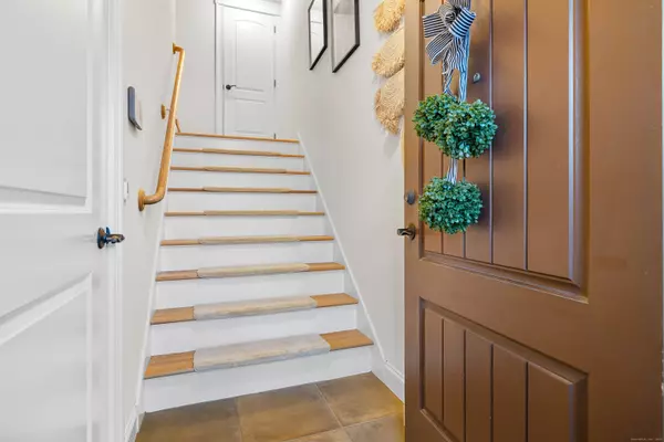 Norwich, CT 06360,19 Thermos Avenue #7