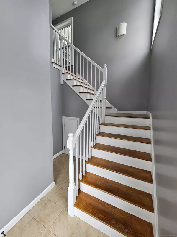 Groton, CT 06340,136 Meridian Street #110