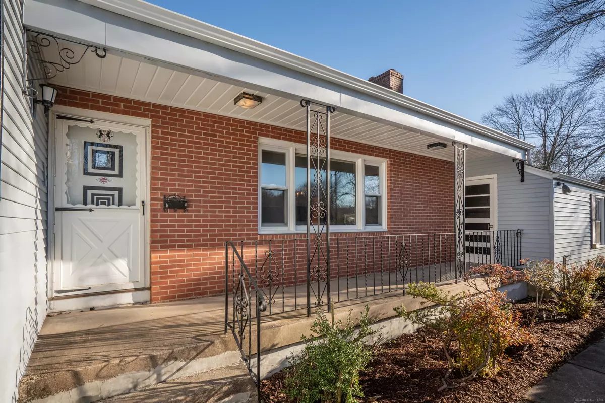 West Hartford, CT 06117,50 Magnolia Hill