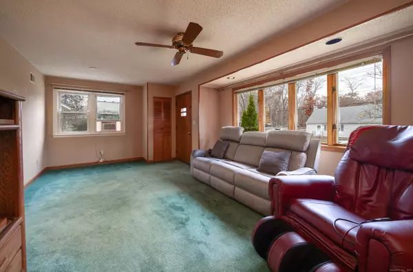 East Haven, CT 06512,4 Sorrento Avenue