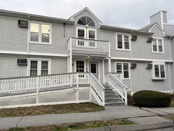 82 Longview Street #APT 34, Waterford, CT 06385