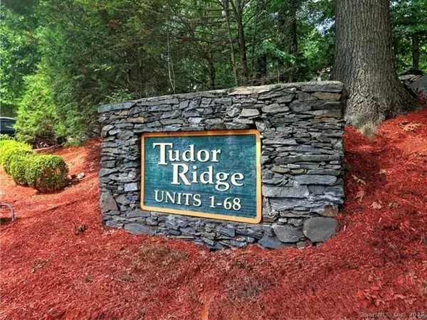 Stratford, CT 06614,125 Warner Hill Road #27