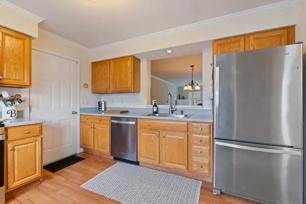 Newington, CT 06111,31 Dacosta Drive #31