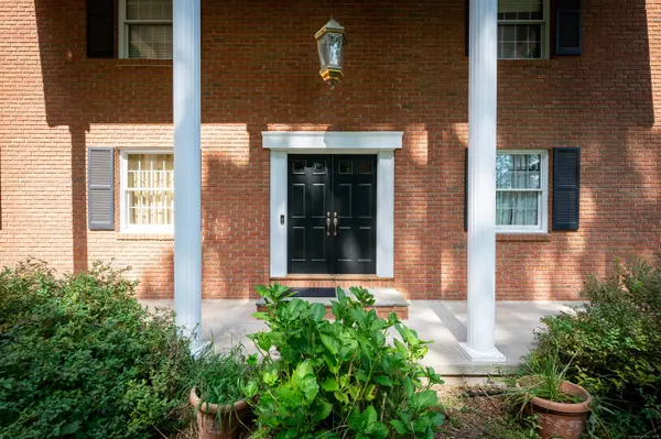 Stamford, CT 06902,136 Knobloch Lane