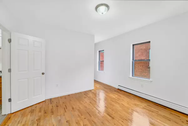 Hartford, CT 06106,1004 Broad Street #4S