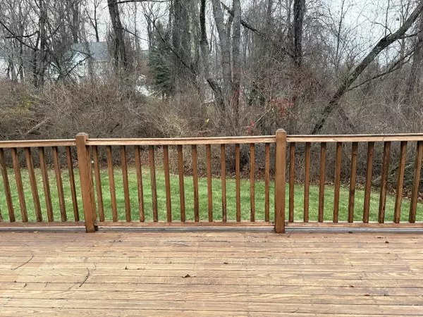 Ridgefield, CT 06877,5 Howes Court