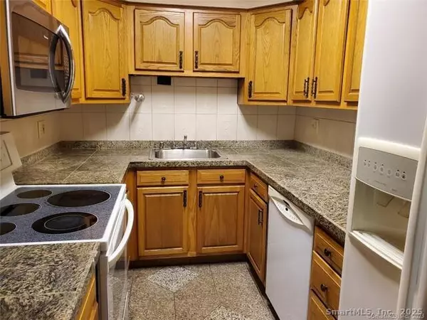 Danbury, CT 06811,38 Padanaram Avenue #20-B