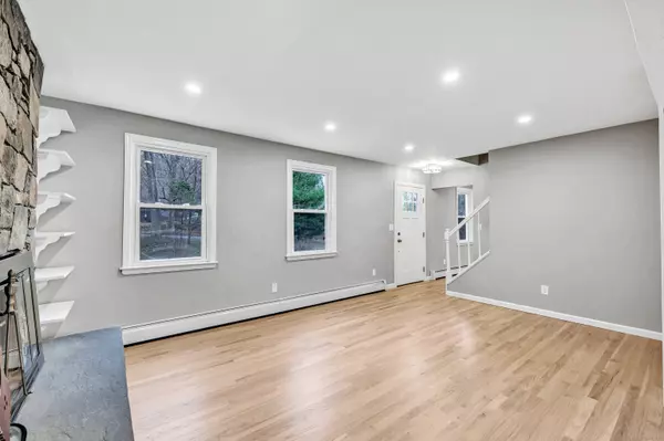 Oxford, CT 06478,19 Good Hill Road