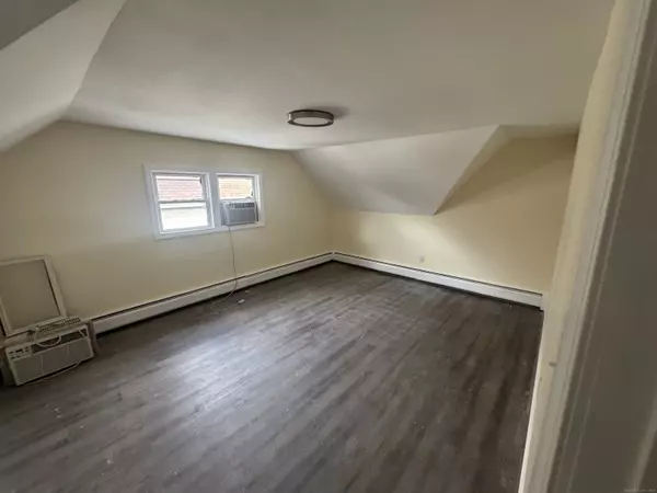 Bridgeport, CT 06606,190 Whitney Avenue #3rd Apartment