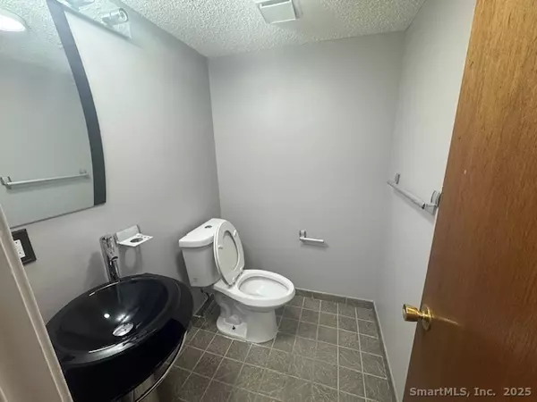 West Haven, CT 06516,15 Crest Street #A3