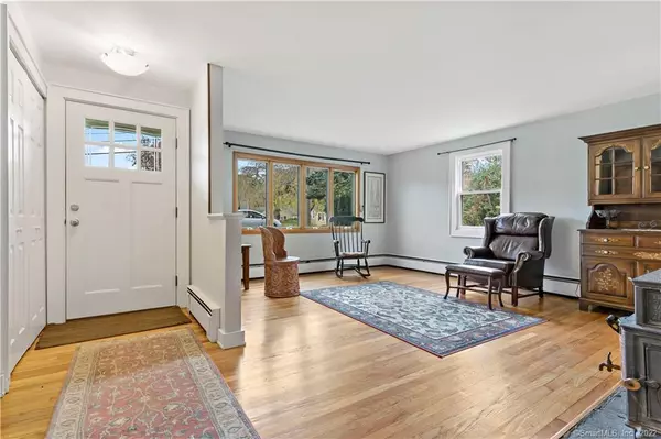 Branford, CT 06405,4 Woodvale Rd Extension