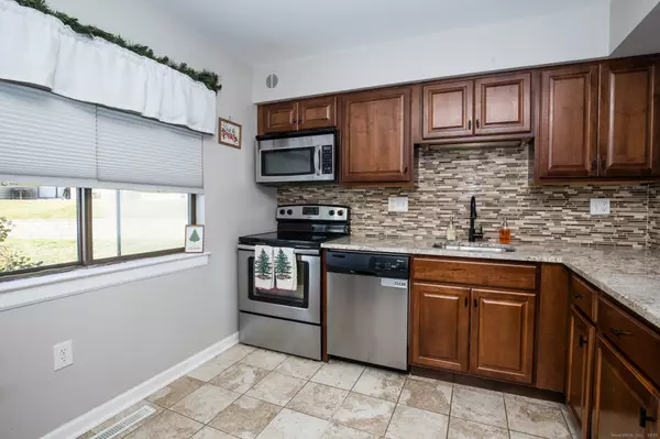 Branford, CT 06405,163 Monticello Drive #163