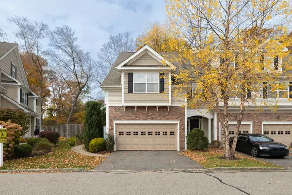 West Hartford, CT 06110,49 Park Place Circle #49