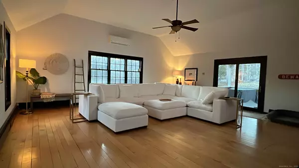 61 High Rock Road, Newtown, CT 06482