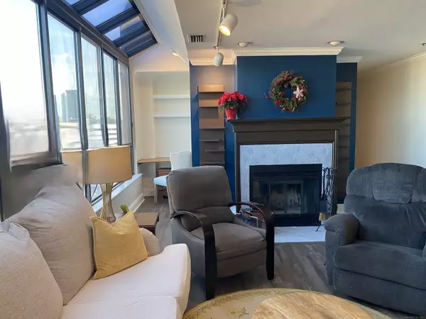 Stamford, CT 06902,104 North Street #APT 801