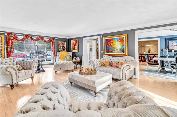 Orange, CT 06477,830 Bayberry Lane