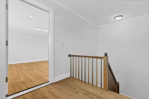 Guilford, CT 06437,122 North Street #Apt 4