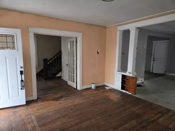 Meriden, CT 06450,104 Gale Avenue