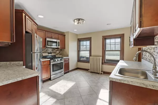 Hartford, CT 06105,117 Whitney Street #3rd Fl