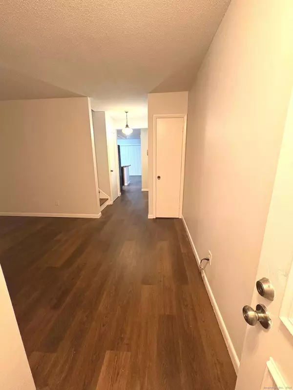 Bridgeport, CT 06606,9 Patricia Road #E